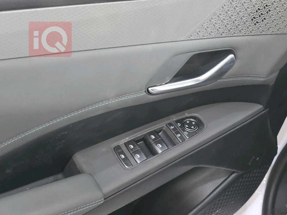 بی وای دی Qin Plus